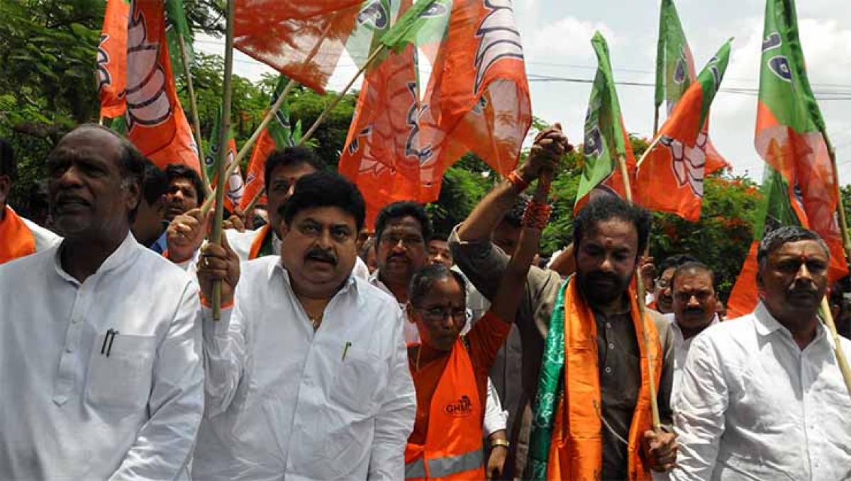 BJP takes up cause of sacked civic workers